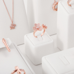 Yinbeini PU Leather Ring Necklace Earrings Storage Stand White Jewelry Display Set Pendant Organizer jeweler counter jewelry counter TT001