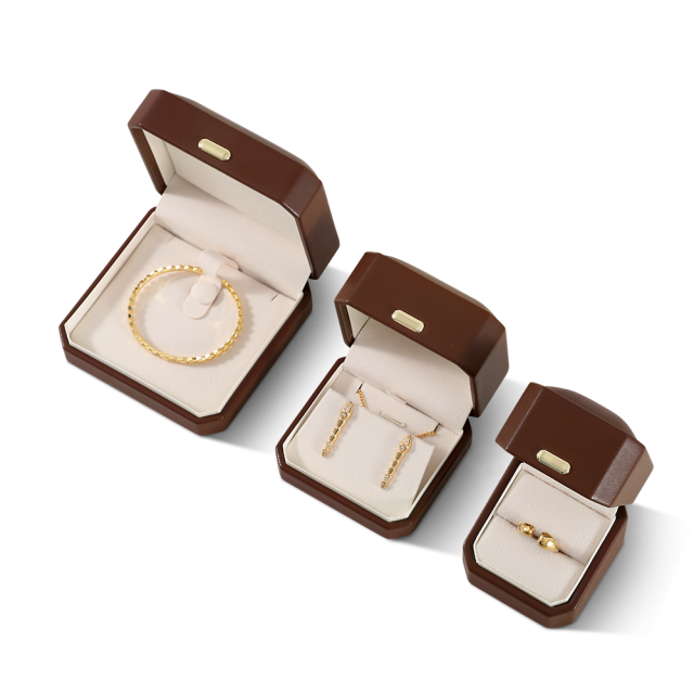 Yinbeini PU Leather Handmade Artisan Jewelry Display Box Set Highlight Unique Handcrafted Pieces H018