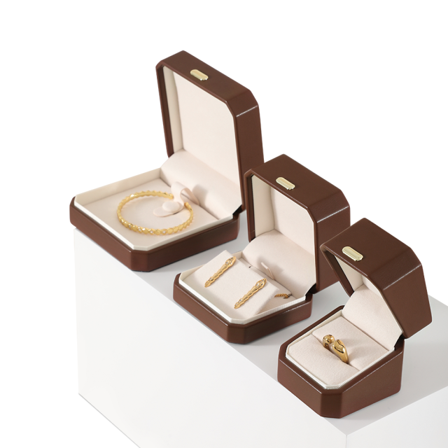 Yinbeini PU Leather Handmade Artisan Jewelry Display Box Set Highlight Unique Handcrafted Pieces H018