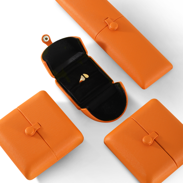Yinbeini Window Layout Orange Jewelry Display Box Help Store Visual Merchandising Suitable for Mall Store Front Display H021