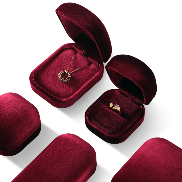 Yinbeini Red Velvet Jewelry Display Box for Delicate and Fine Jewelry Anti Scratch Surface to Protect Precious Pieces H030