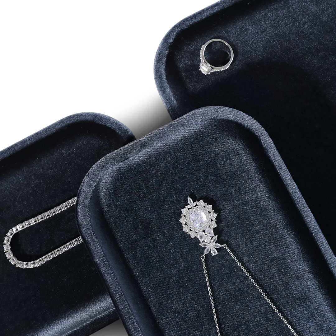 Yinbeini Portable Velvet Jewelry Display Tray for Outdoor Stall Use Convenient for Handmade Seller Market Sale and Travel Jewelry Arrangement P073
