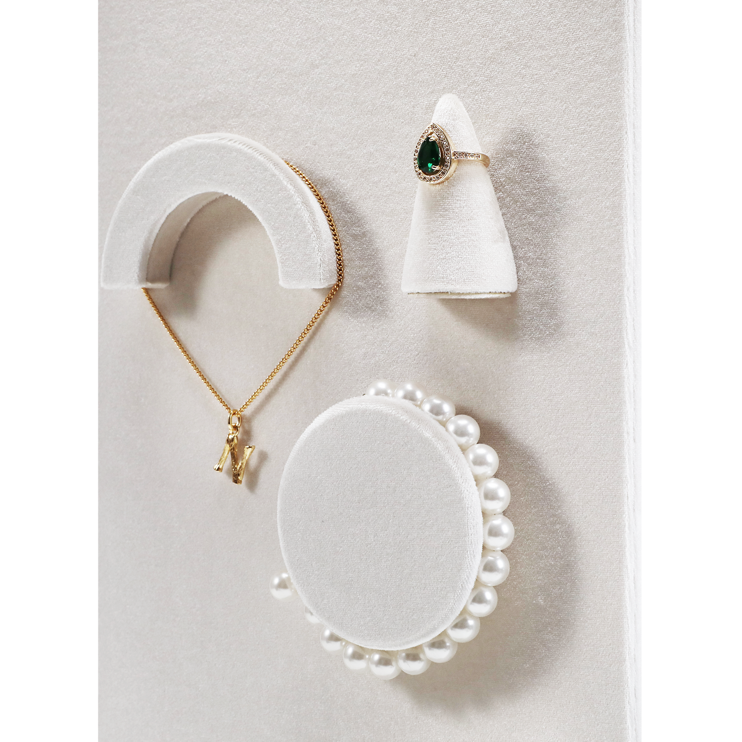Yinbeini Velvet Jewelry Display Stand for Luxury Boutiques Elegant Plush Texture for High End Jewelry Presentation TB063