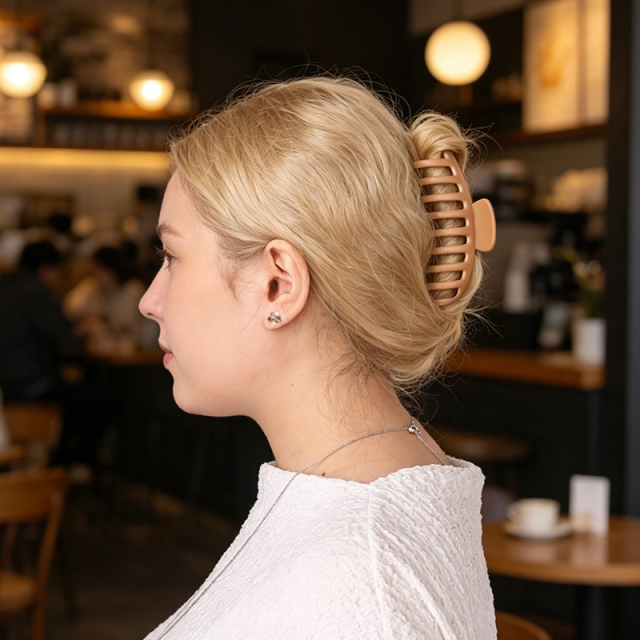 Matte Flexible Hair Claw Clip Keel-Shape Shark Fashion Custom Soft Hair Clips 4.33in Medium Soft Cloud Clip Women's Party