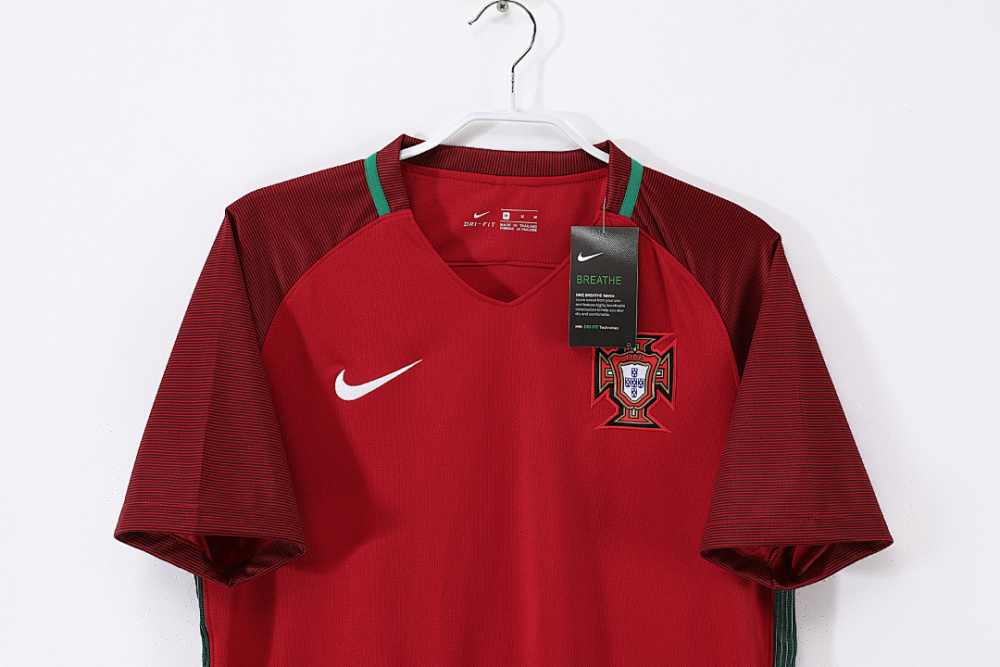 2016 season Portugal Home Retro