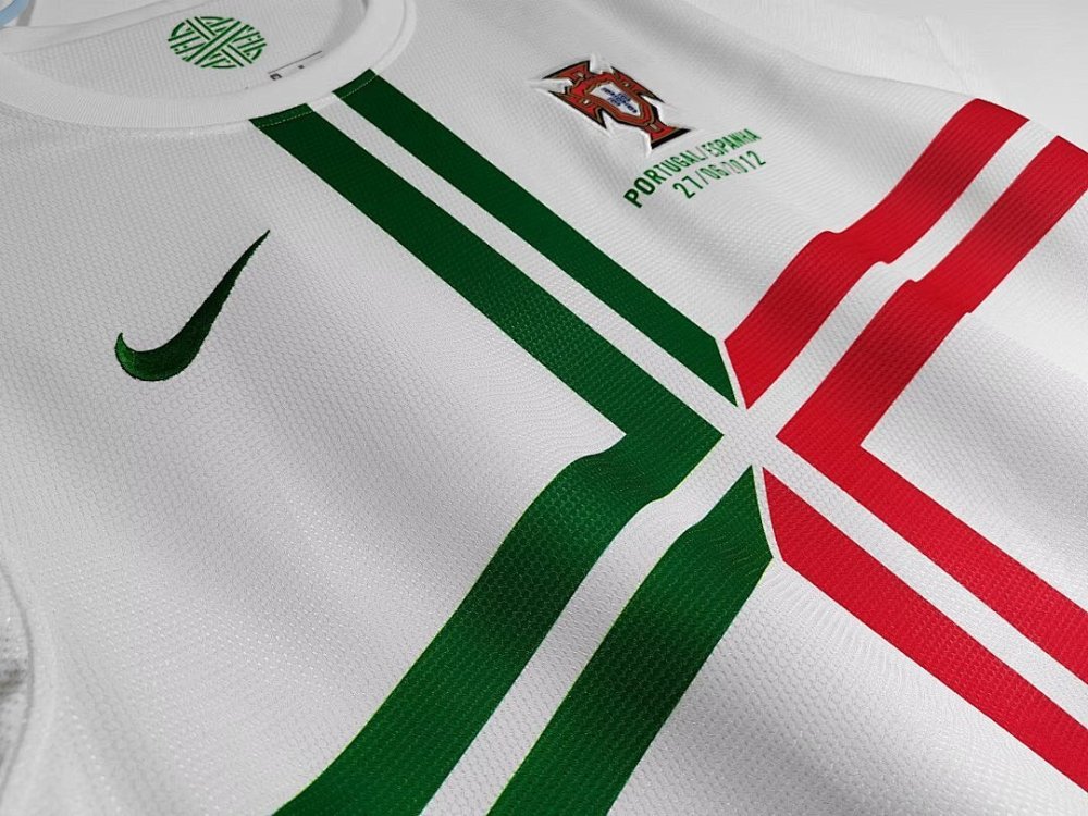 2012/13 season Portugal Away Retro