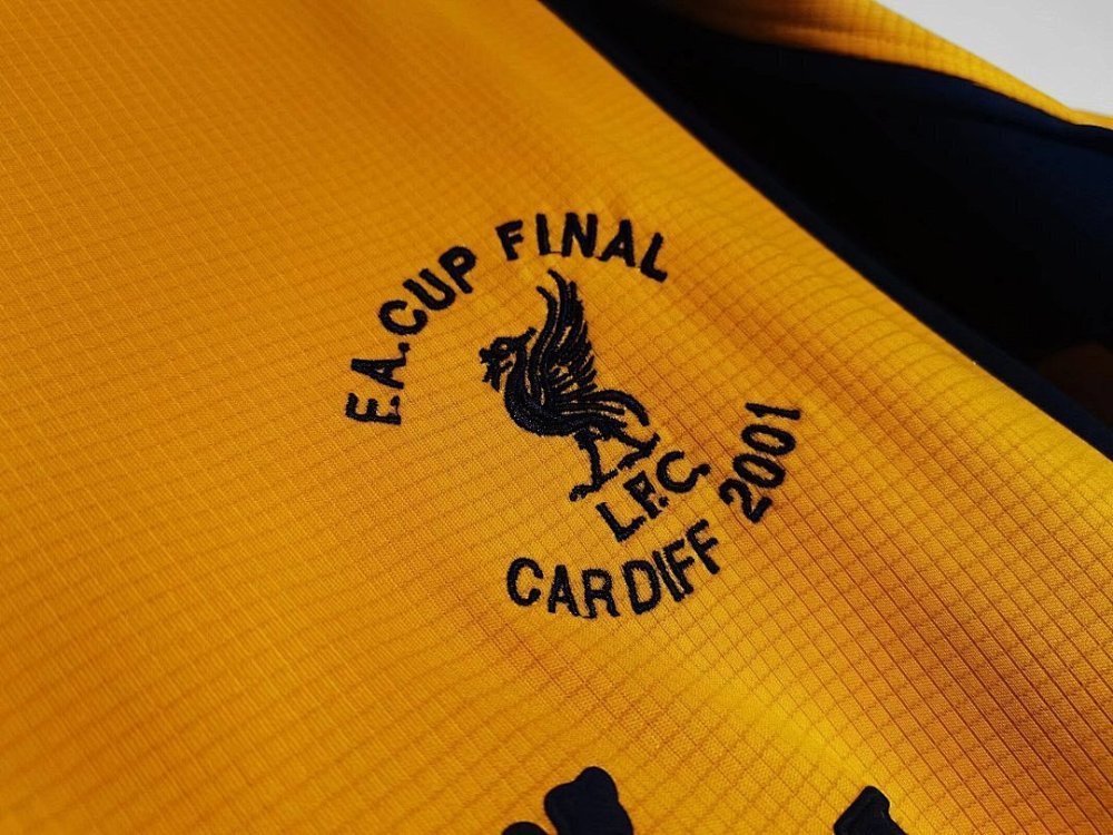 2000/01 season Liverpool Away Retro