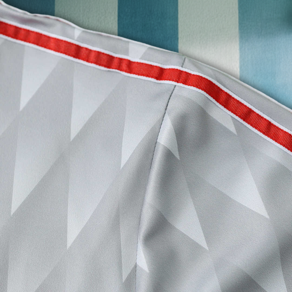 8991 Liverpool away Fan version