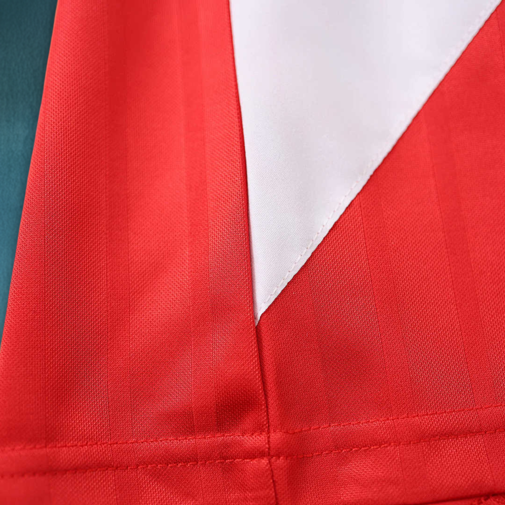 9395 Liverpool home Long sleeved Fan version