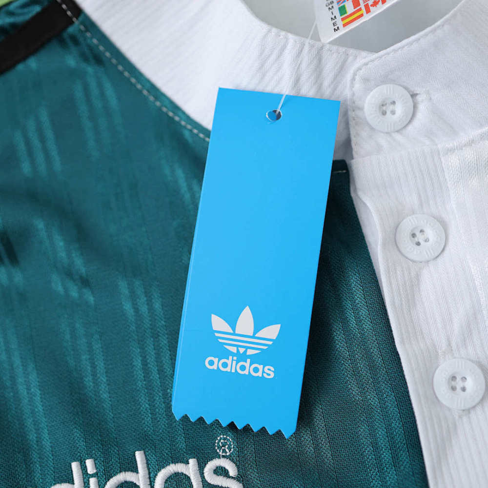 9596 Liverpool away Fan version