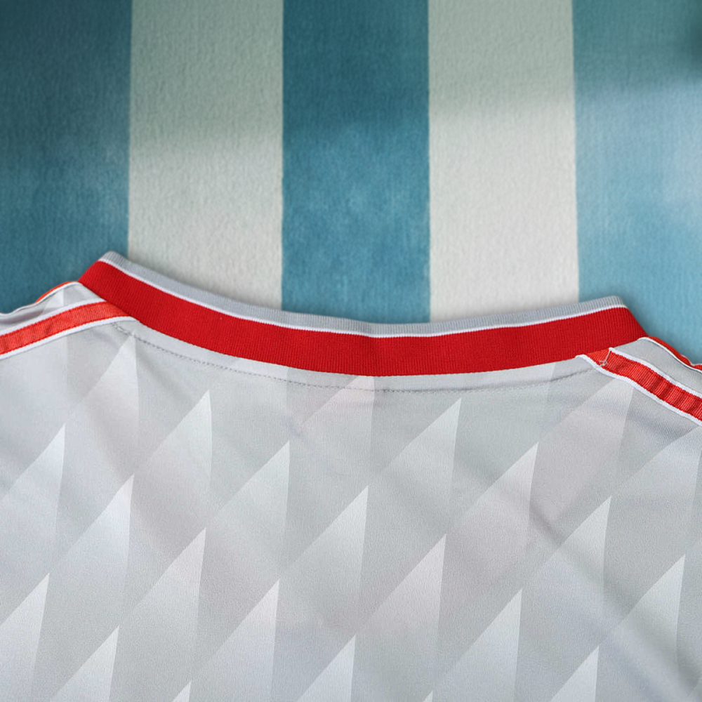 8991 Liverpool away Fan version