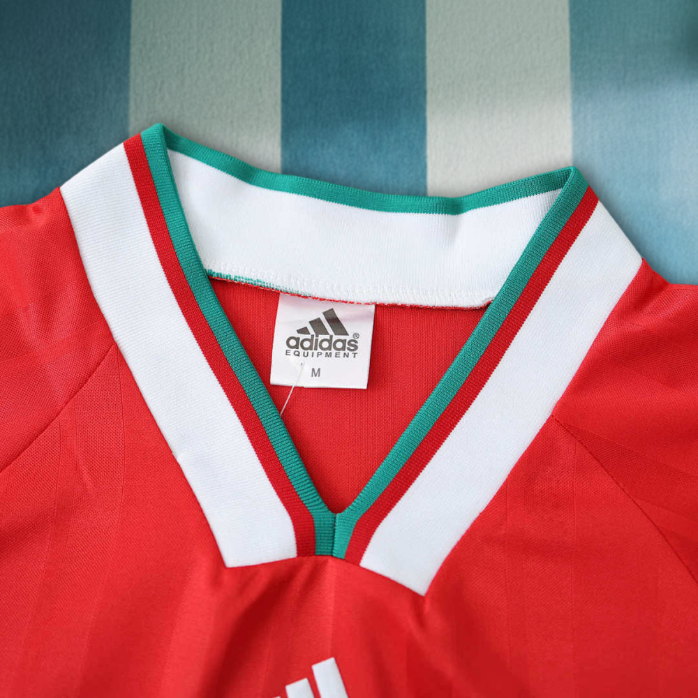 9395 Liverpool home Long sleeved Fan version