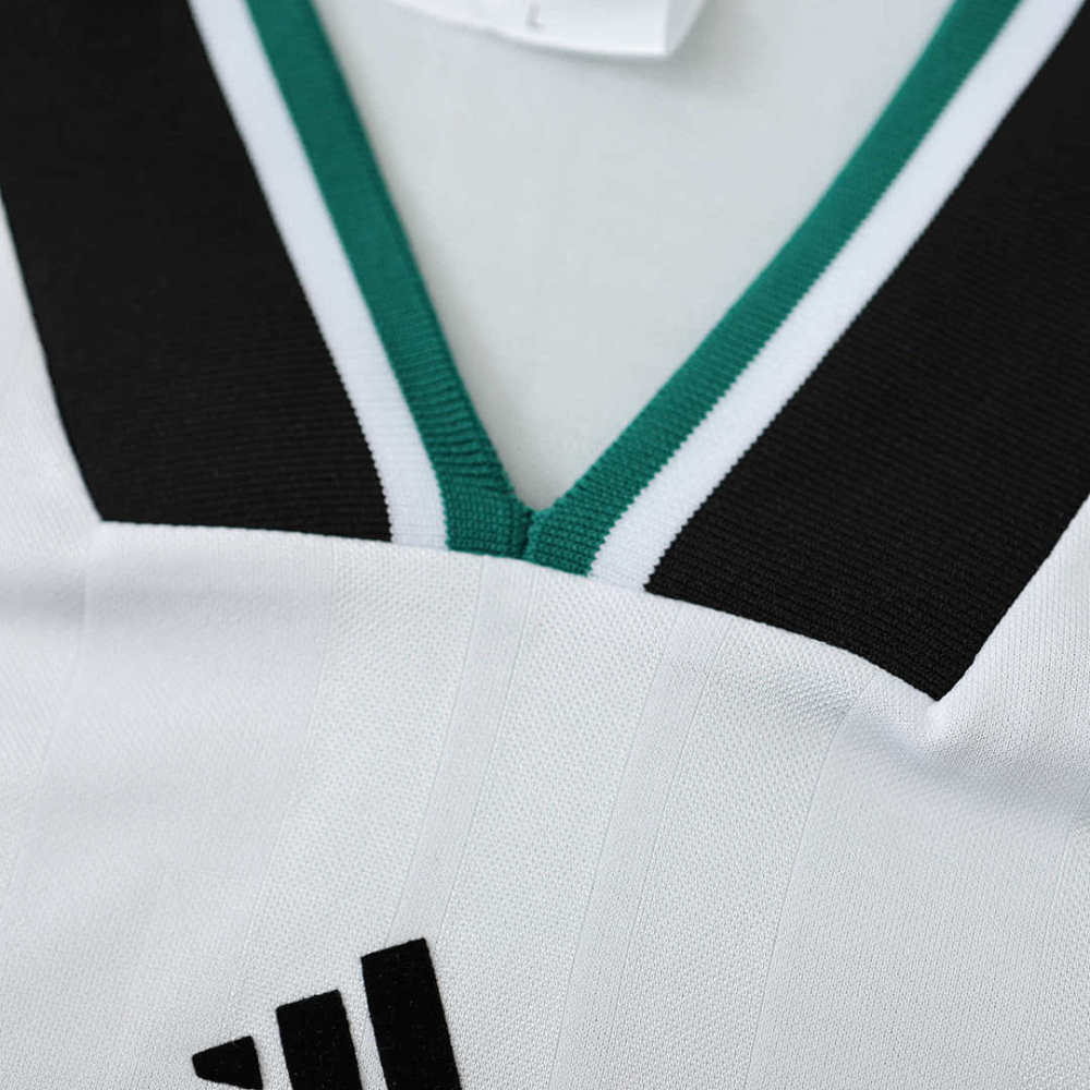 9395 Liverpool away Fan version