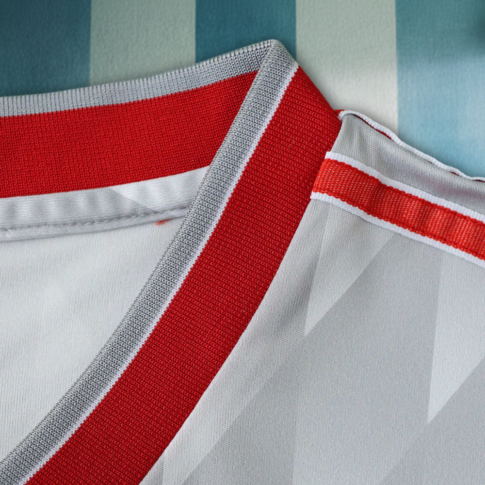 8991 Liverpool away Fan version