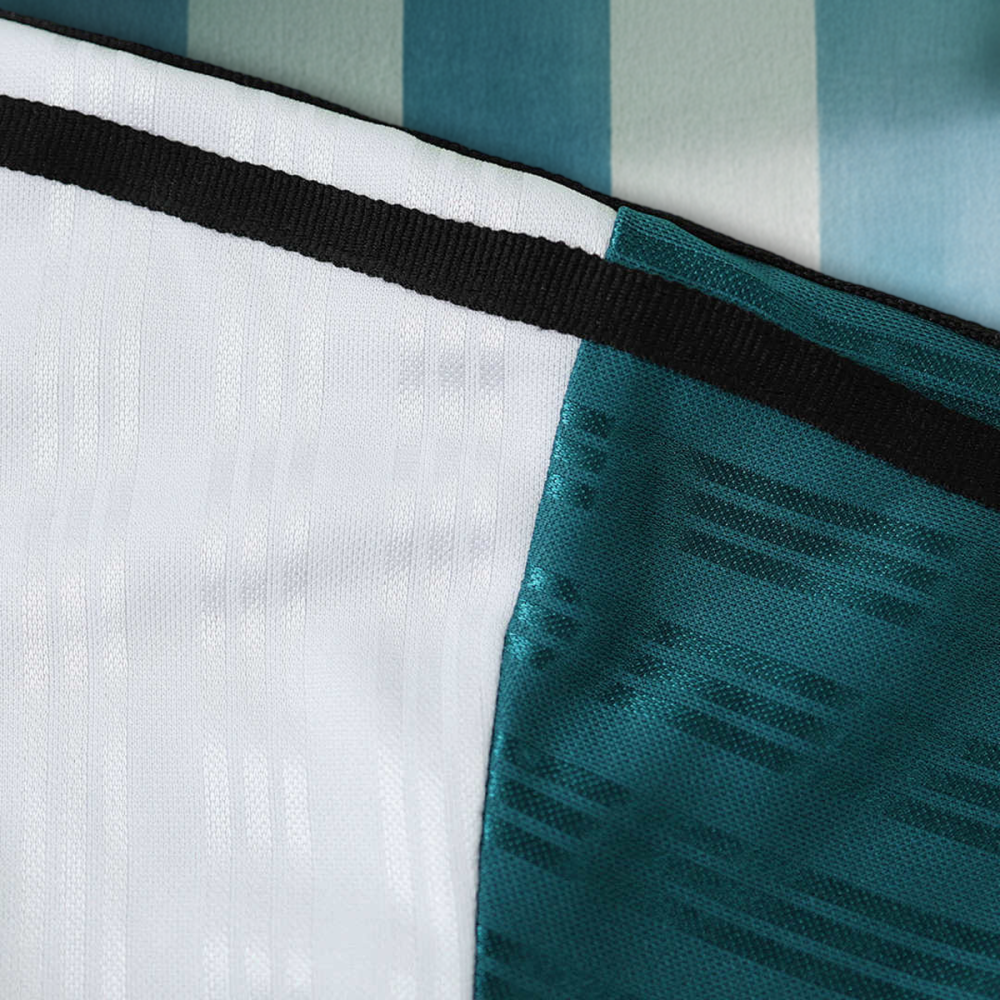 9596 Liverpool away Fan version