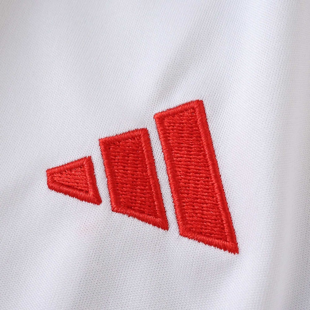 25/26 season Sport Lisboa home shorts