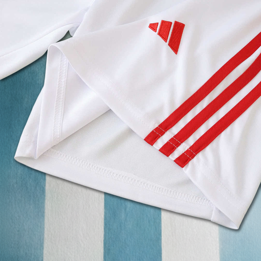 25/26 season Sport Lisboa home shorts