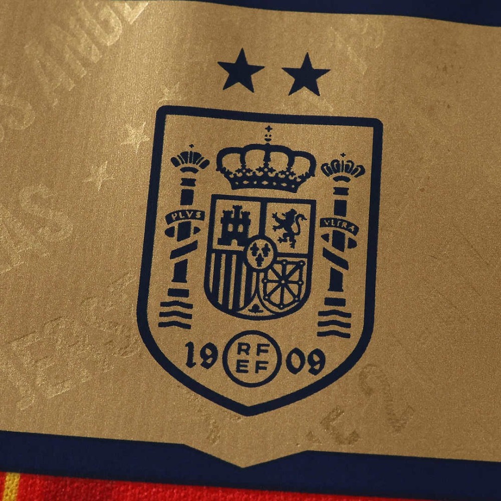 2026 FIFA World Cup Spain home champion Long sleeves Fan version  two  star
