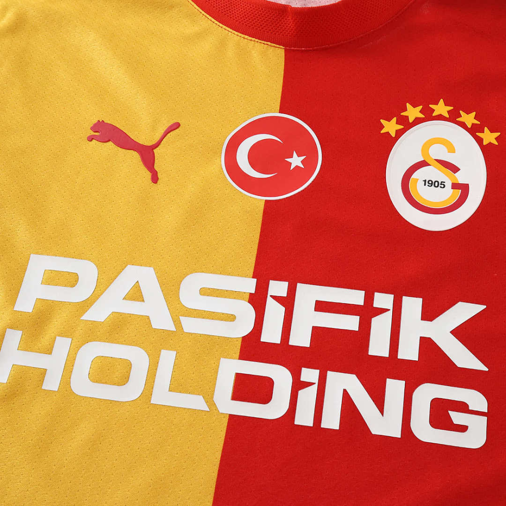 2627 season Galatasaray S.K. home Player version