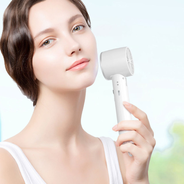 Madefan Portable Cooling Handheld Fan with Semiconductor Ice Compress
