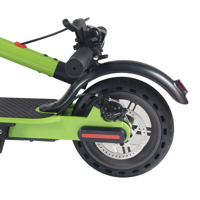 Электросамокат Greennovo ESC-T012, максимальная скорость 25 км/ч.