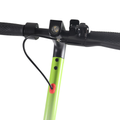 Электросамокат Greennovo ESC-T012, максимальная скорость 25 км/ч.