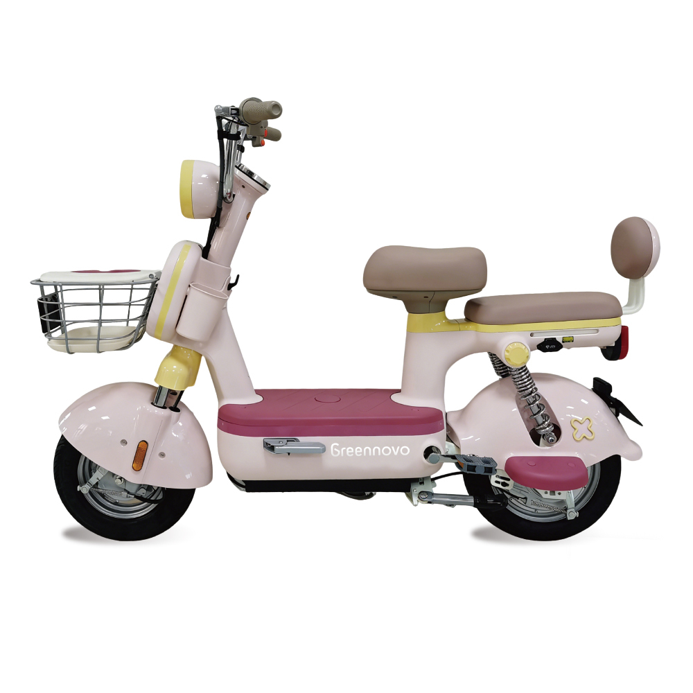 Vélo électrique Greennovo ETW-F005 à deux roues avec panier avant et siège arrière, idéal pour les trajets domicile-travail.