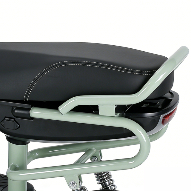 Электрический двухколесный мотоцикл Greennovo ETW-F007, электромопед, скутер с приятным дизайном.