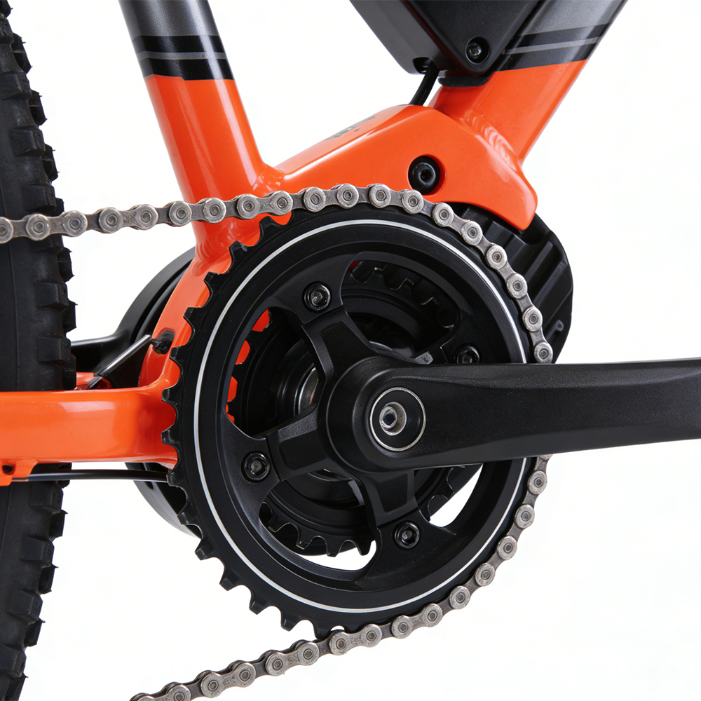 Vélo électrique urbain Greennovo ERN-B002 : liberté de choix pour vos déplacements en ville. Cadre à double épaisseur, soudures lisses, passage de câbles interne, points de fixation pour béquille. Shimano Deore, SL-M6100, 1x12 vitesses.