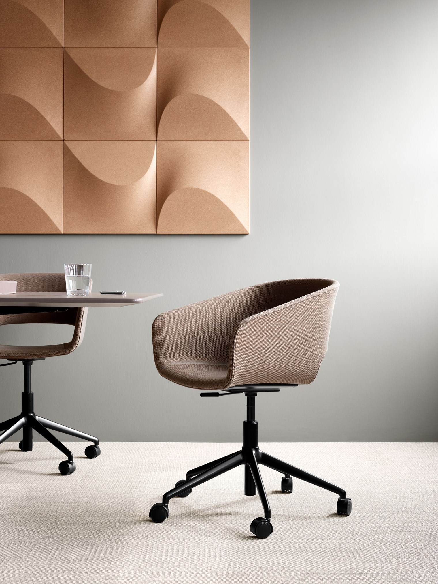 Marée 406 Swivel office chair on castors旋转办公椅