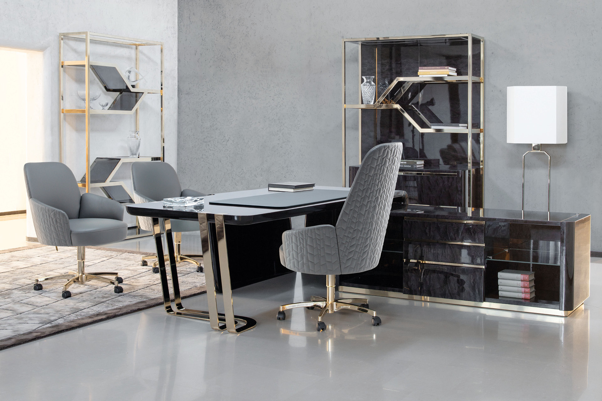 Charisma desk办公桌
