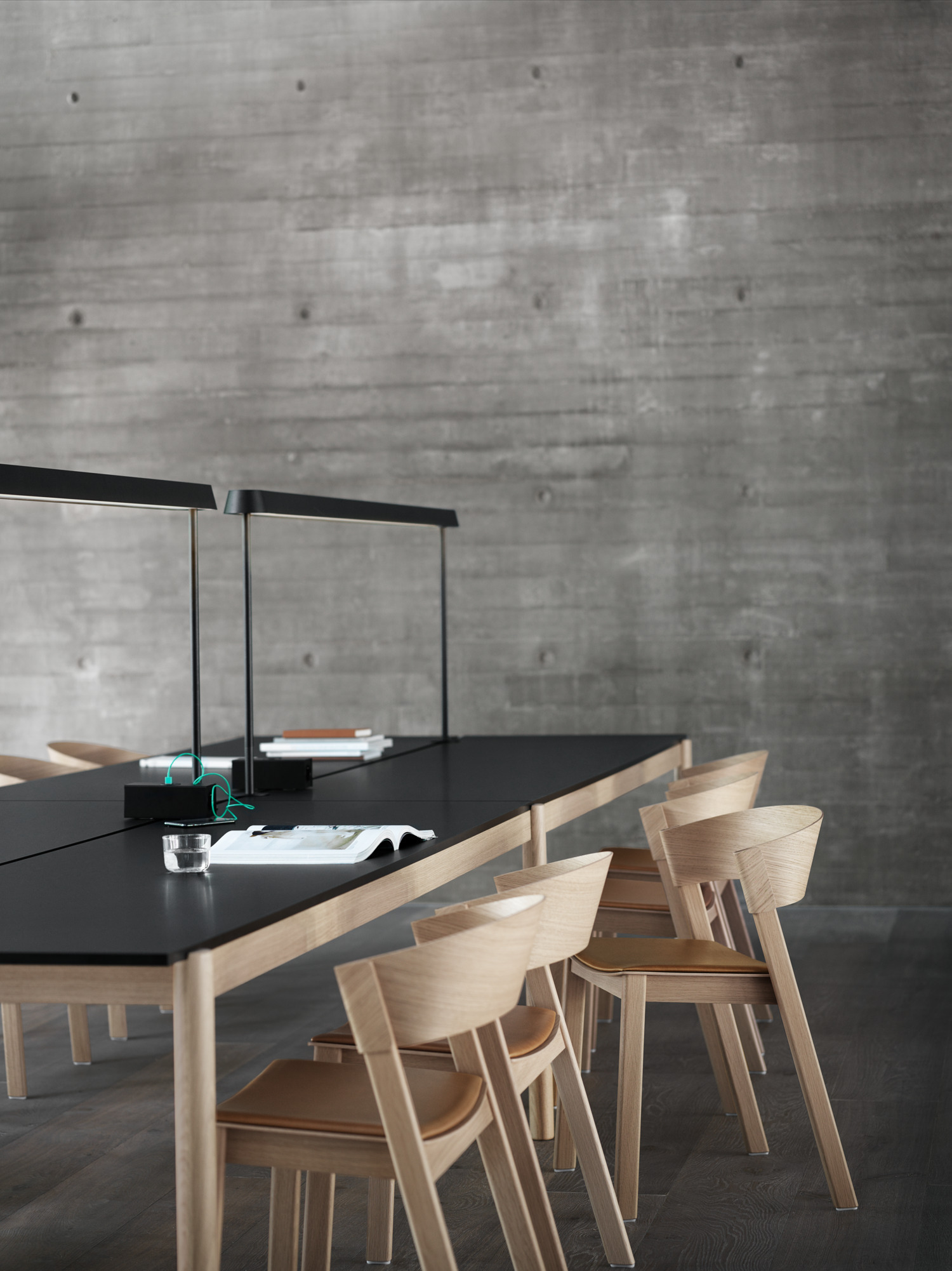 LINEAR MOUNTED LAMP台灯