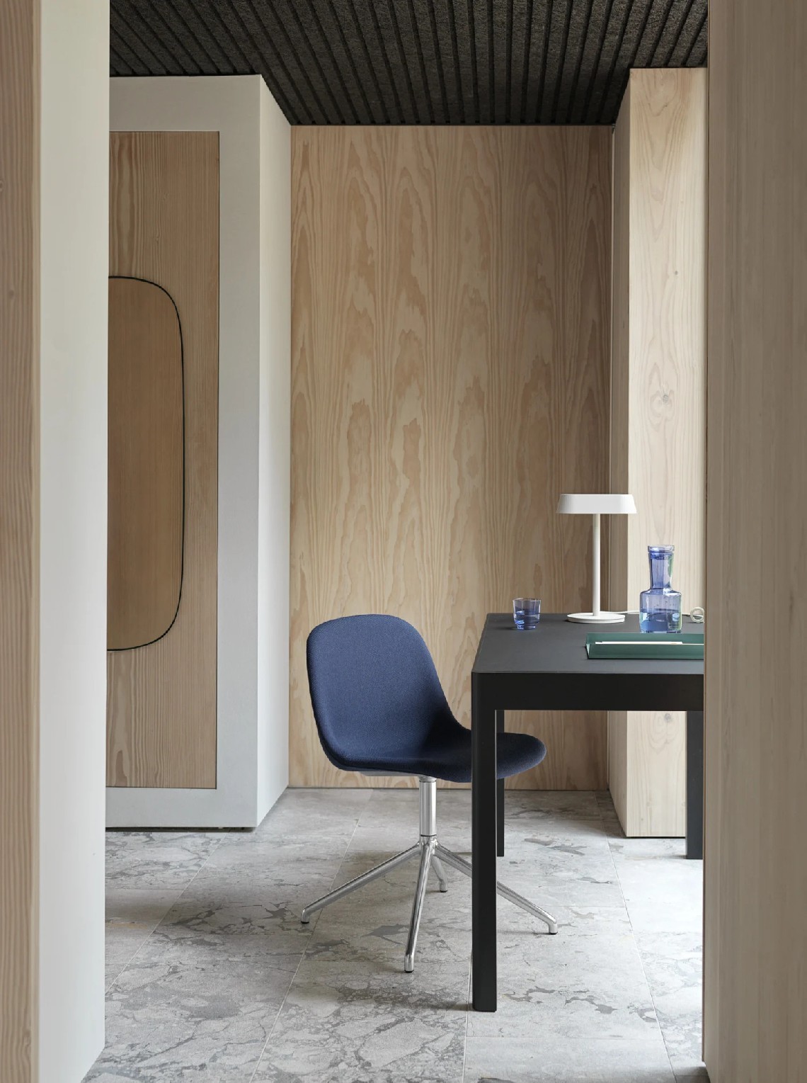LINEAR TABLE LAMP台灯