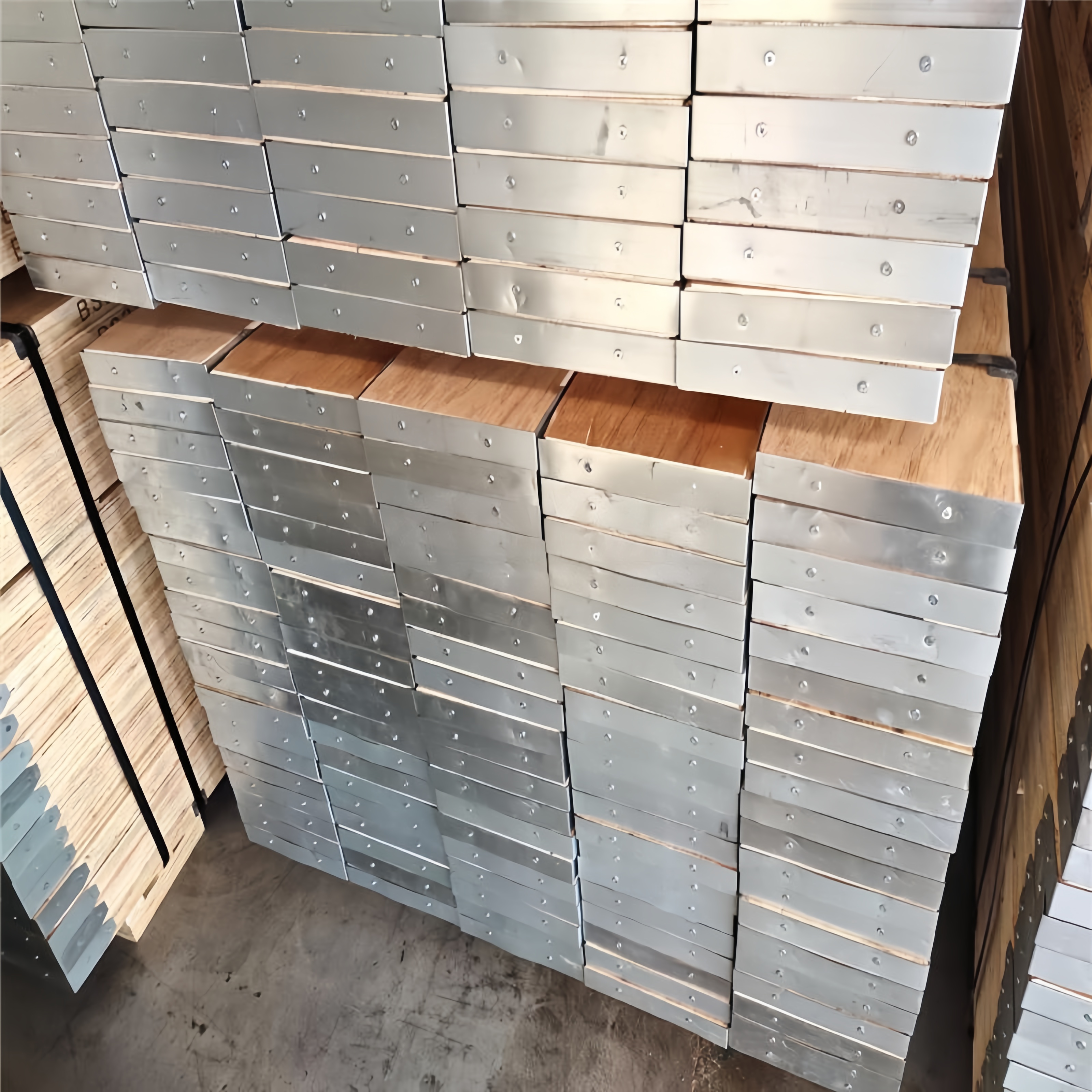OSHA Compliant Easy Scaffold Boards with LVL Beam Board Timber End Bands Wooden Planks for Building Scaffolding