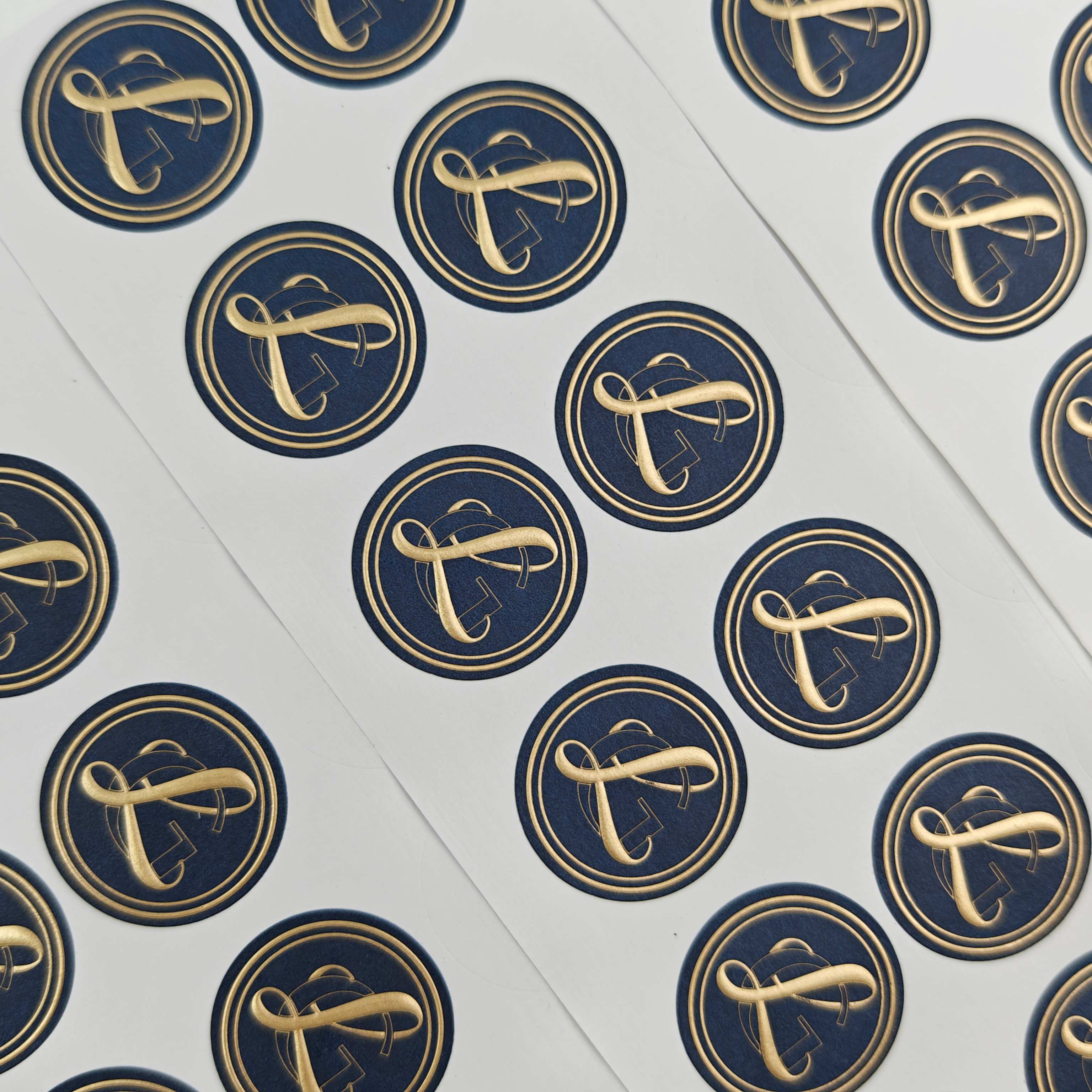 Wholesale Custom logo Adhesive Round Sealing Stickers for Packaging Waterproof Gold Foil Stamping Adhesive Round Labels Stickers