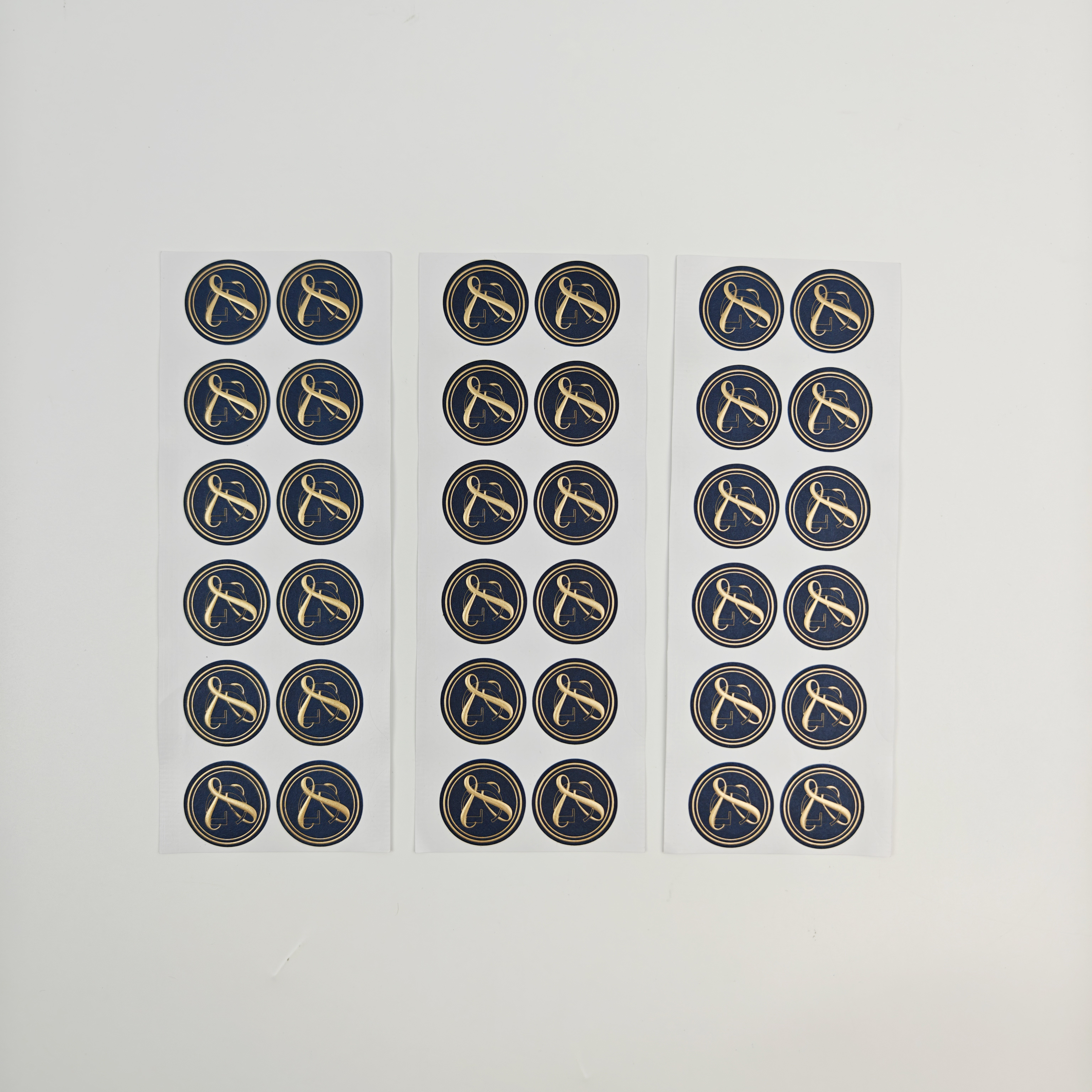 Wholesale Custom logo Adhesive Round Sealing Stickers for Packaging Waterproof Gold Foil Stamping Adhesive Round Labels Stickers