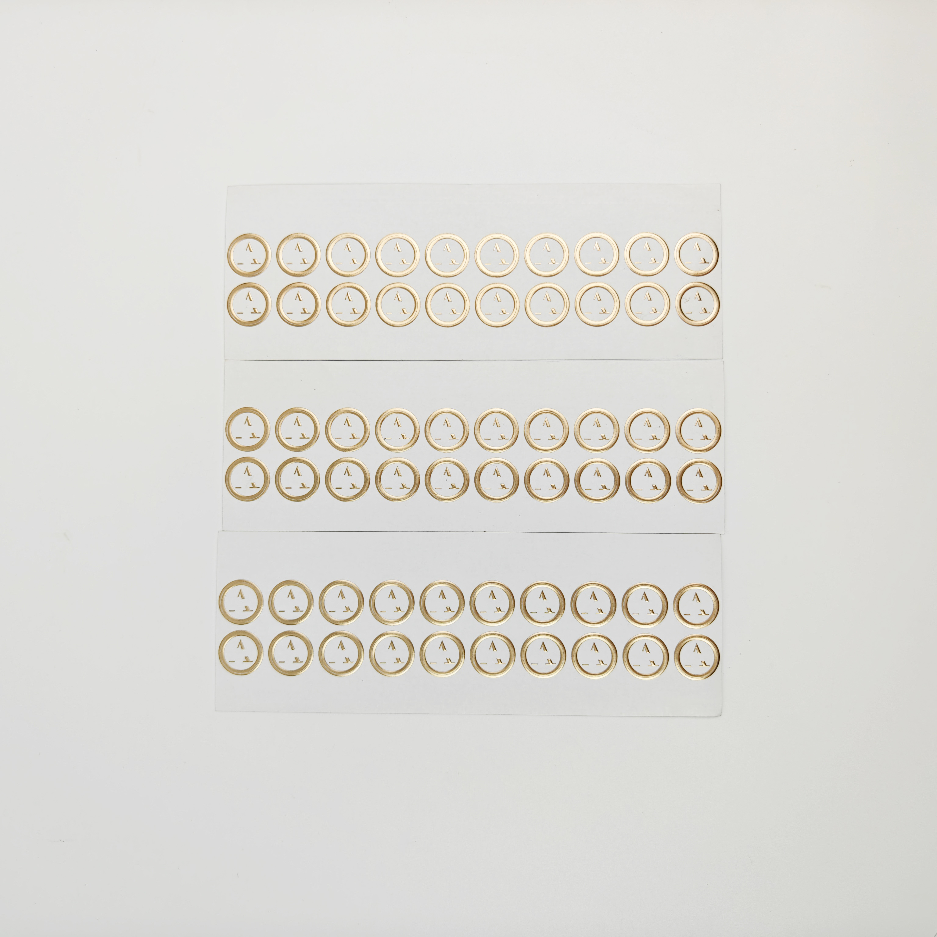 Luxury Gold Foil Embossed logo Stickers Custom High Quality Hot Stamping Round Gold Labels for Packaging