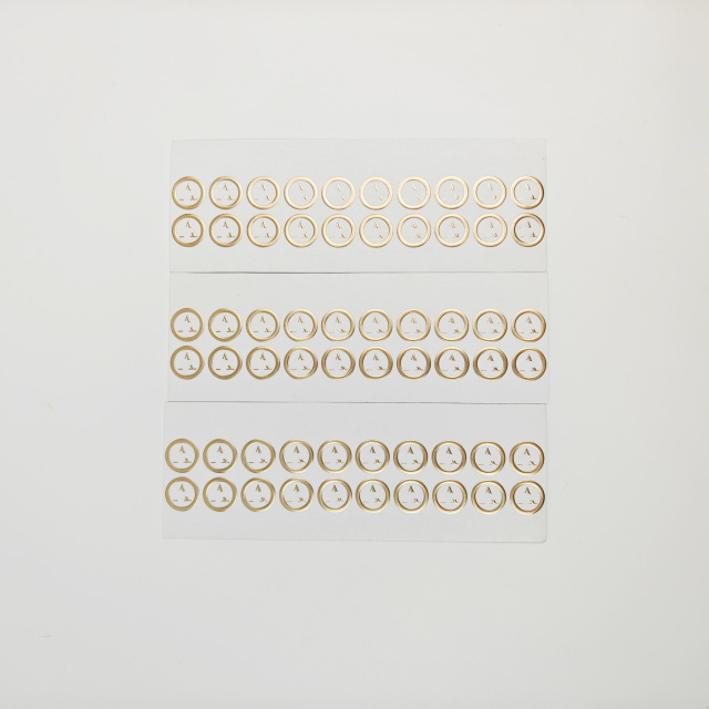 Luxury Gold Foil Embossed logo Stickers Custom High Quality Hot Stamping Round Gold Labels for Packaging