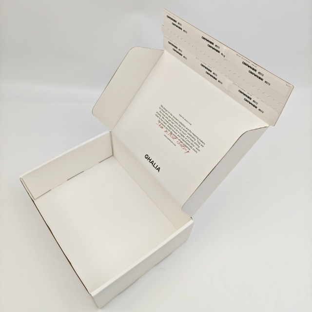 Eco-Friendly Surprise Gift Clothing Mailer Box with Tear Strip & Self-Sealing