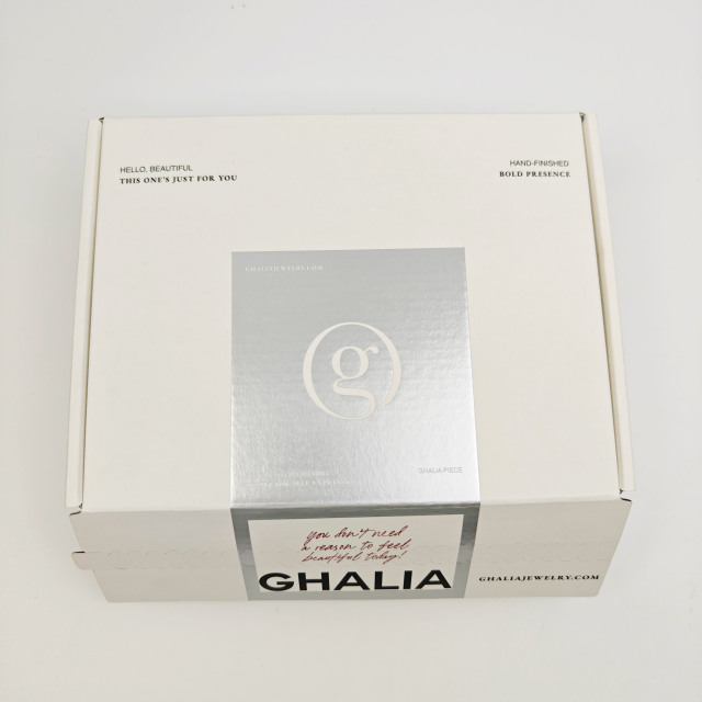 Eco-Friendly Surprise Gift Clothing Mailer Box with Tear Strip & Self-Sealing