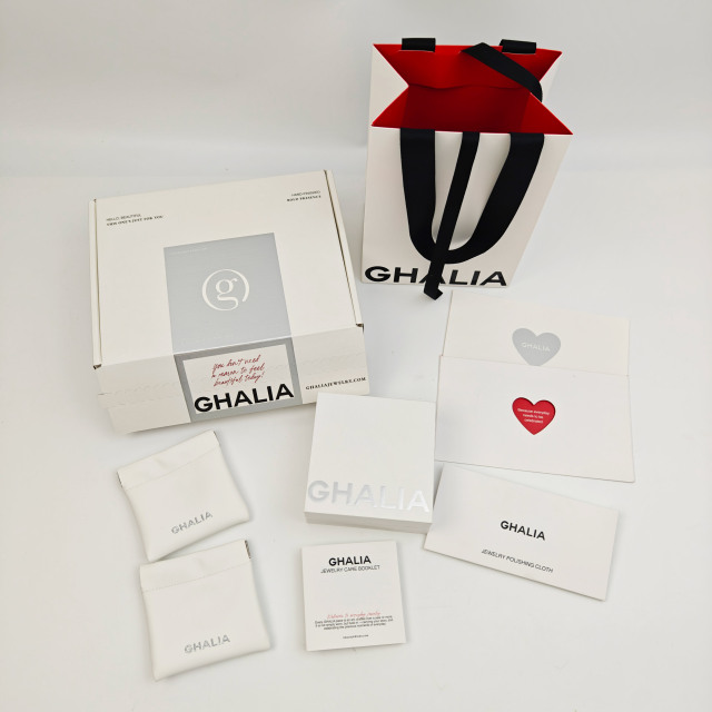 Eco-Friendly Surprise Gift Clothing Mailer Box with Tear Strip & Self-Sealing