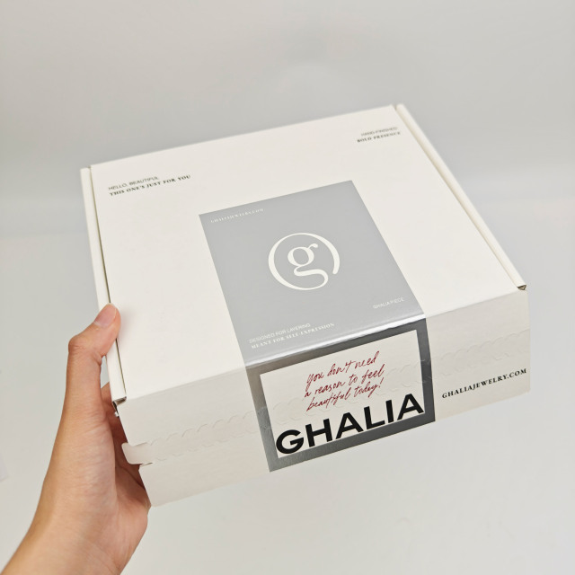 Eco-Friendly Surprise Gift Clothing Mailer Box with Tear Strip & Self-Sealing