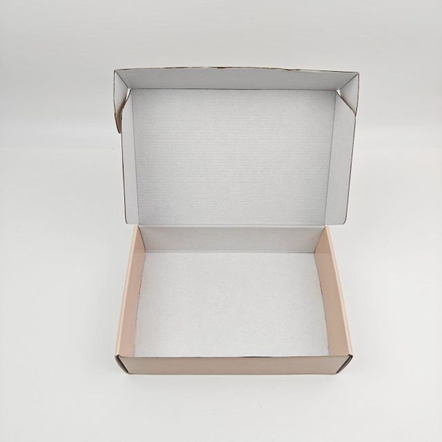 Custom Corrugated Cardboard Shipping Boxes for Clothing