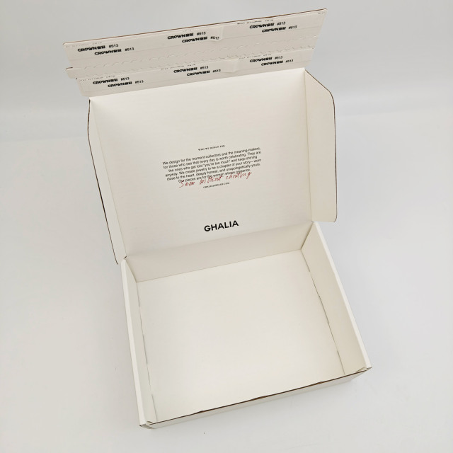 Eco-Friendly Surprise Gift Clothing Mailer Box with Tear Strip & Self-Sealing