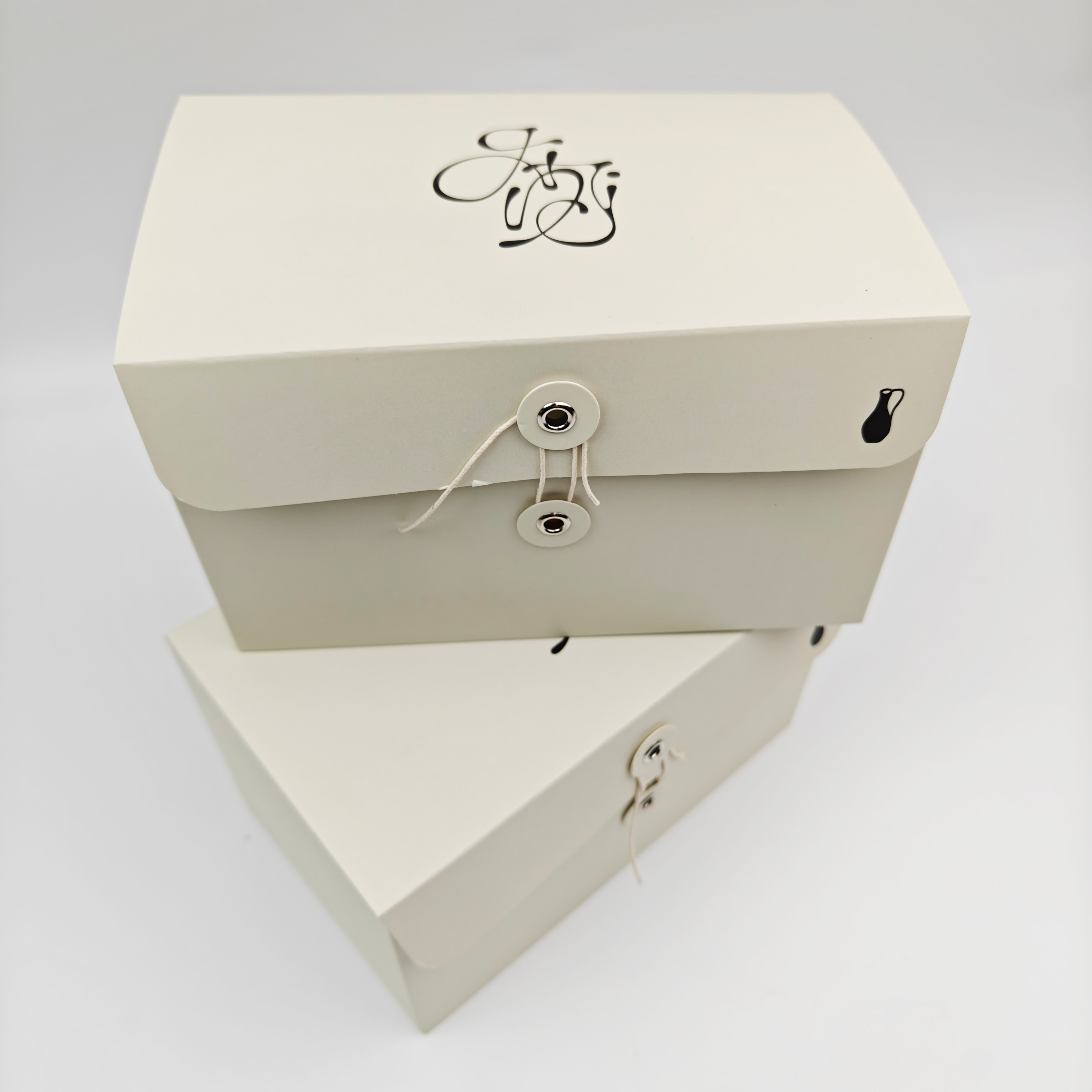 Customizable White Kraft Packaging Boxes With Insert For Luxury Candles