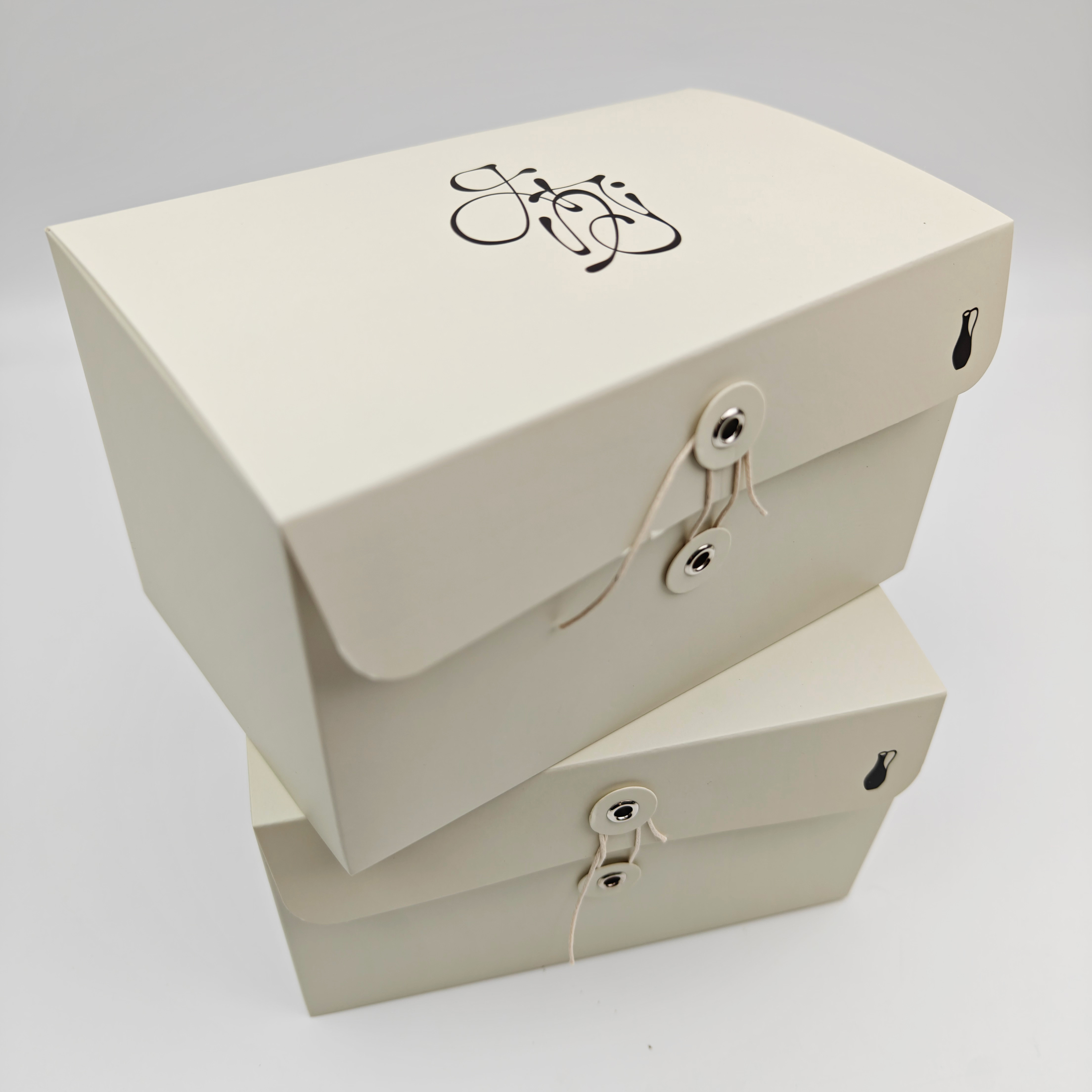 Customizable White Kraft Packaging Boxes With Insert For Luxury Candles