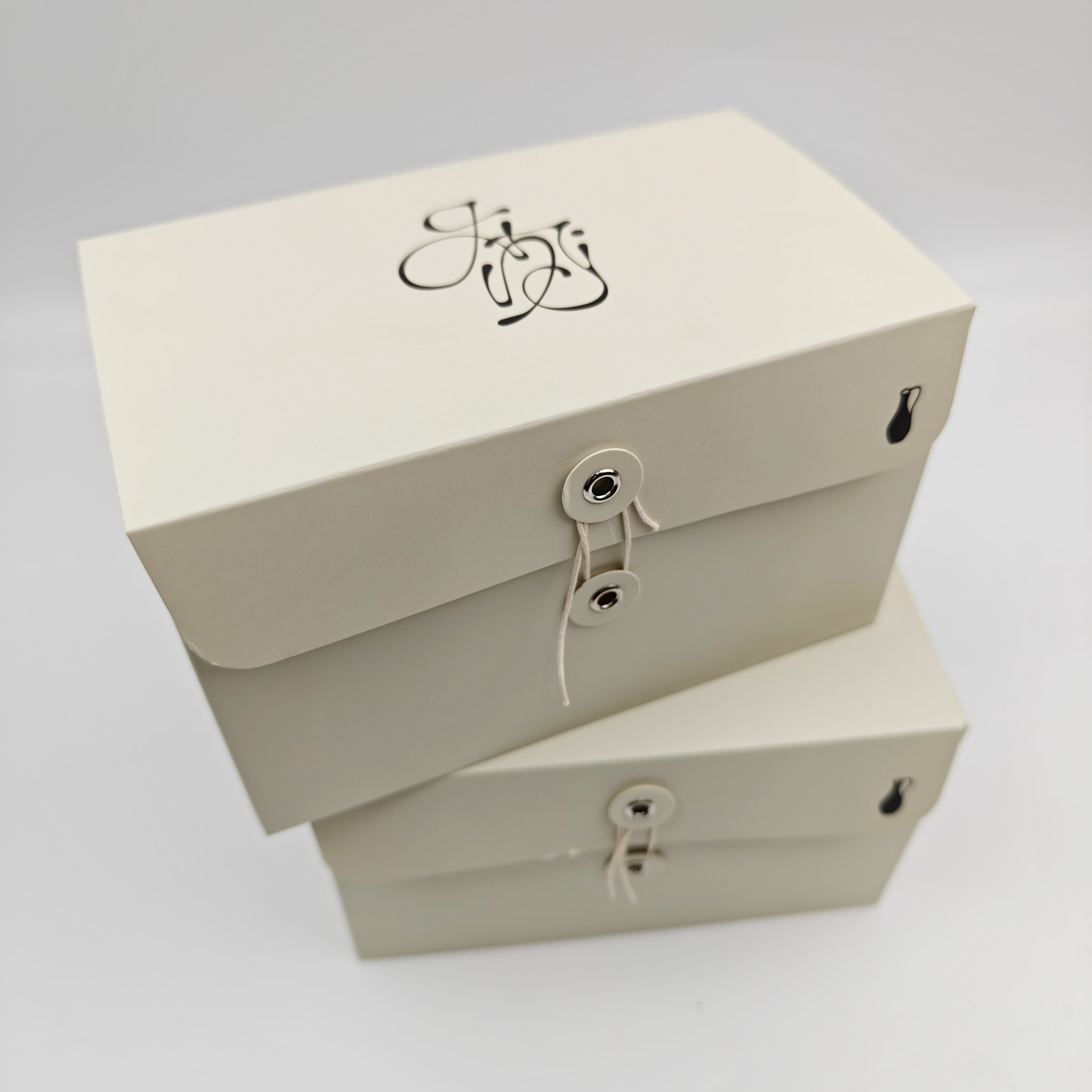 Customizable White Kraft Packaging Boxes With Insert For Luxury Candles