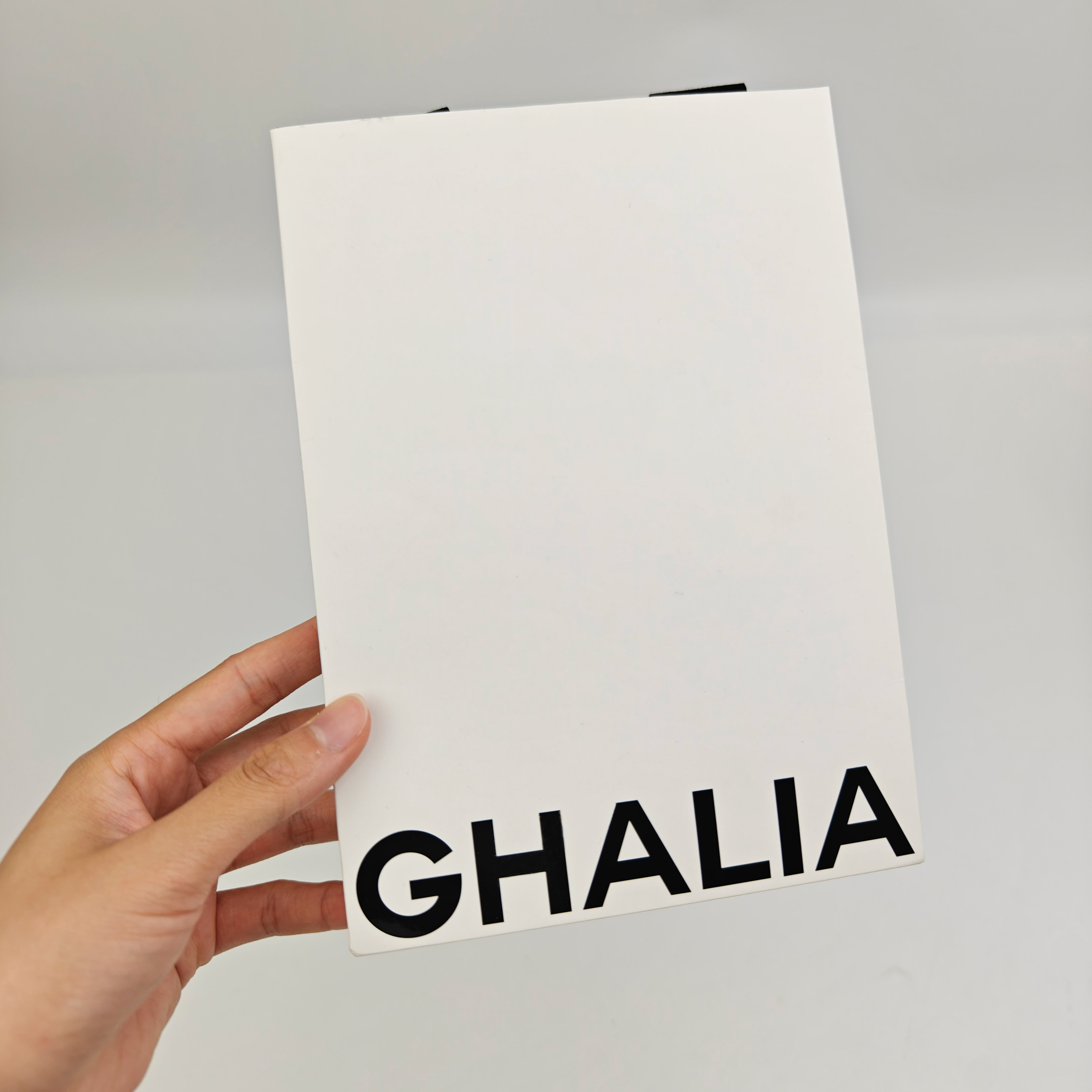 Customized UV Logo Luxury Paper Shopping Bags