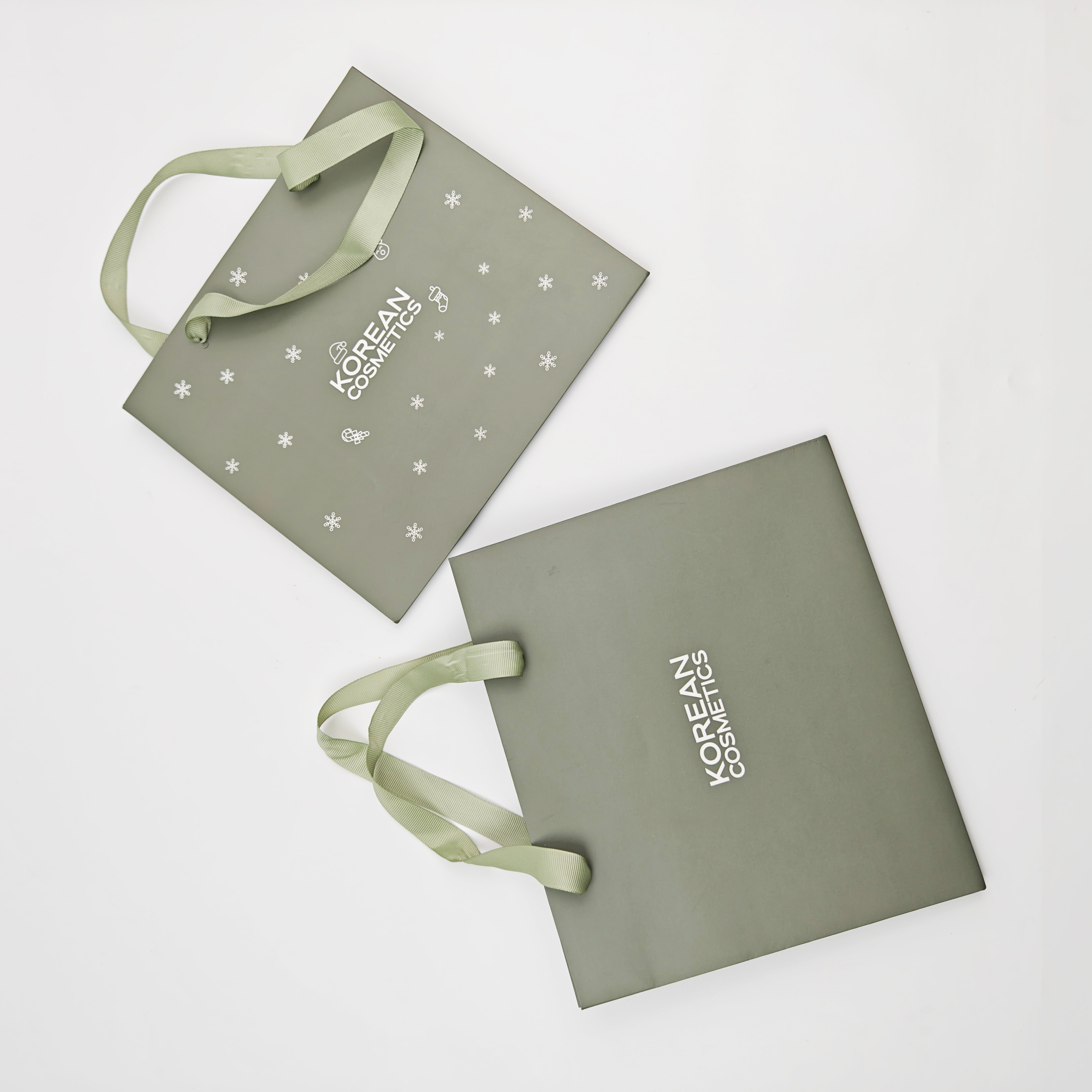 Custom Logo Luxury Green Paper Gift Bags Wholesale Packaging with Your Own Print for Clothing Small Business