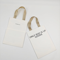Custom Embossed Logo White Paper Gift Bags Eco-Friendly Premium Cardboard Wholesale Hot Selling Shopping Bags
